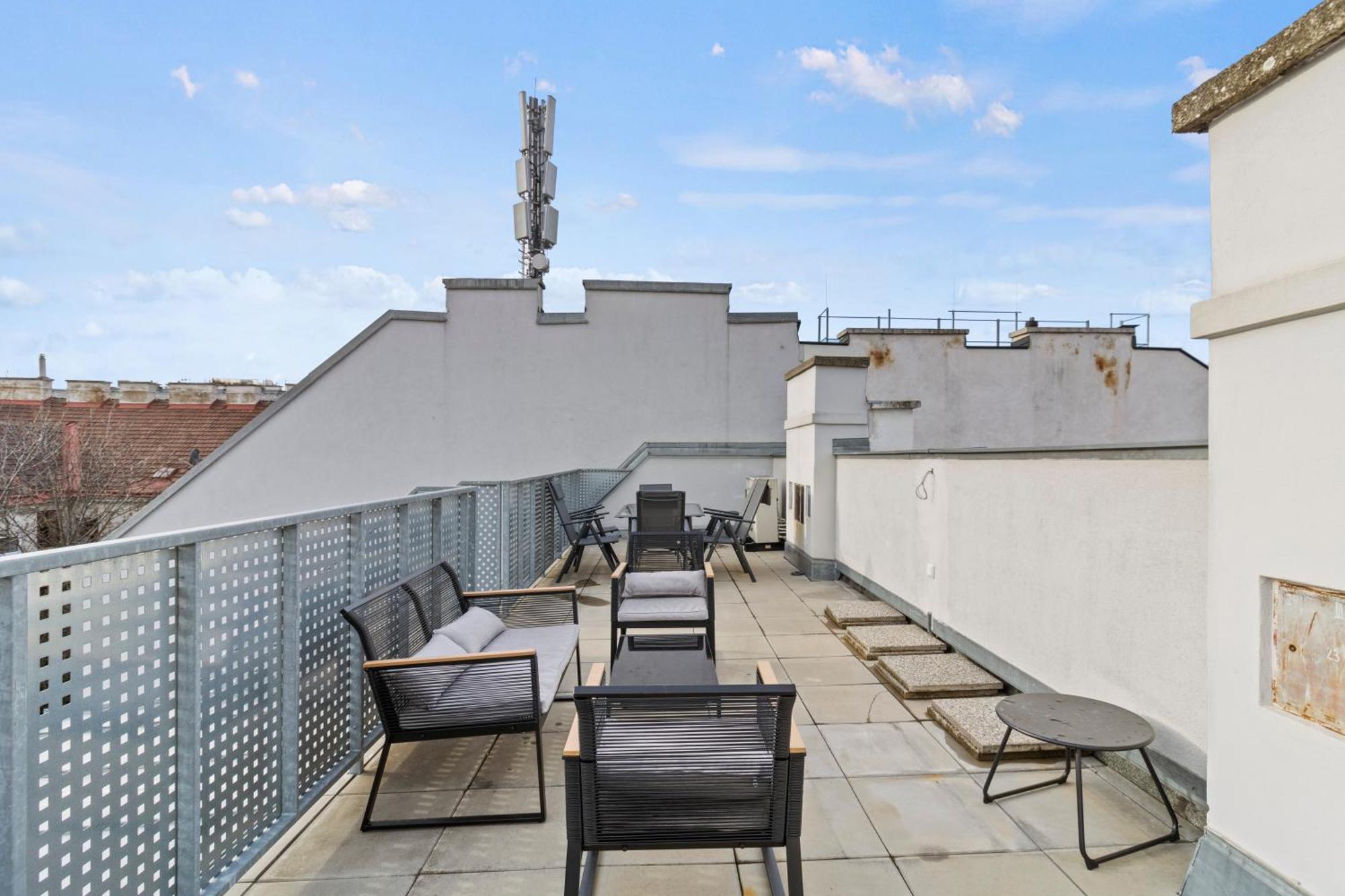 Terrace - 75 M² - Near Wiener Stadthalle Kültér fotó